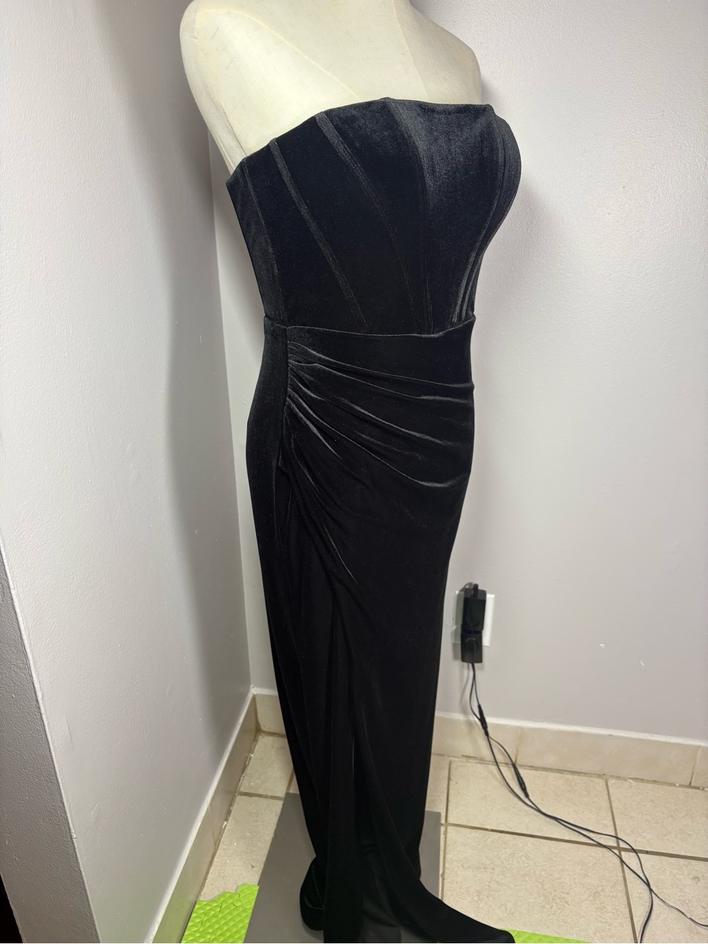 Azazie Lariza Black Velvet Bridesmaid Dress Floor Length Whimsygoth Size 2 - Picture 6 of 16